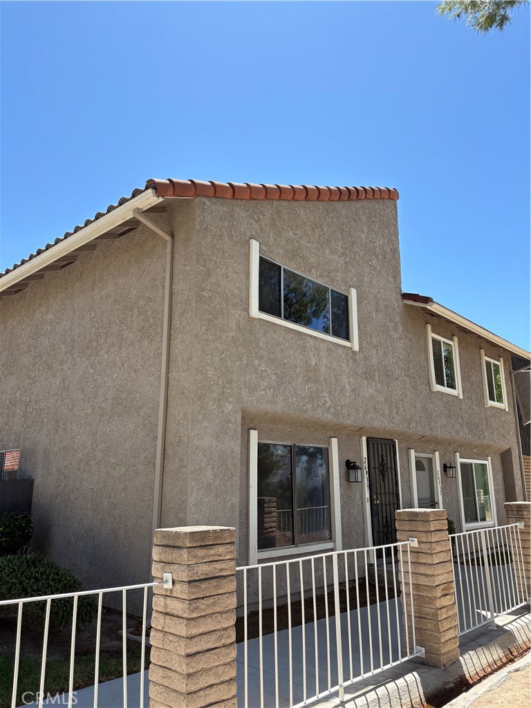 This 2-bedroom, 1.5-bath end unit condo in the heart of Saugus offers incredible untapped charm in a well-maintained unit, waiting for your personal touch! Both bedrooms are located upstairs (the front bedroom features a view!) and share a convenient Jack-and-Jill bathroom, while a downstairs half bath adds extra functionality for guests.
The kitchen includes an in-unit laundry area, and just outside, a private courtyard creates a peaceful, backyard-style space between the home and the single-car garage - an ideal setup for container gardening, a play area, pets, or outdoor lounging and BBQ'ing.
The clean, mostly-original interior offers a blank canvas for a rare opportunity to move in and upgrade as you go. With a smart layout, private outdoor space, and great HOA amenities including a swimming pool, playground, and more, this home is a rare find at this price point. Shopping, restaurants, and incredible schools are all within walking distance. Don’t miss your chance to own a home in a great neighborhood, while building equity and making it your own! Call today to book your private showing, and don't forget to ask about special first-time buyer financing programs!