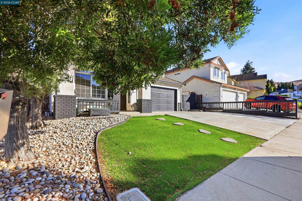 2348 Woodhill Dr