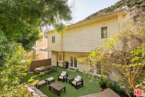 Photo of 1110 N Beverly Glen Boulevard, Los Angeles, CA 90077 (MLS # 26648961)