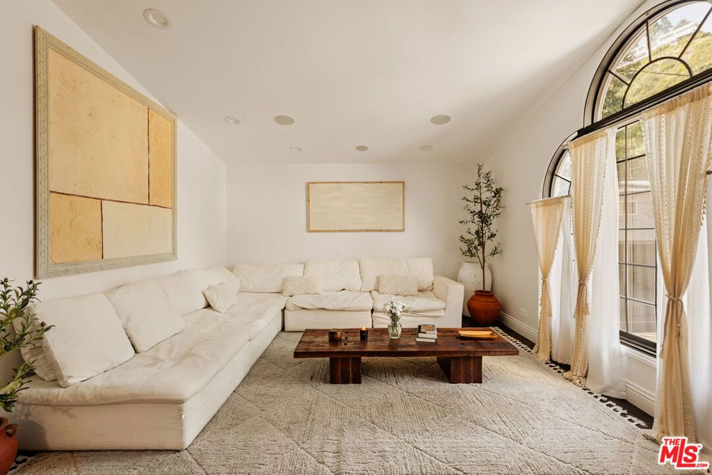 Photo of 1110 N Beverly Glen Boulevard, Los Angeles, CA 90077 (MLS # 26648961)