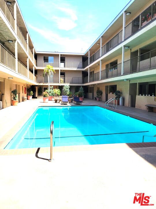 2501 W Redondo Beach Boulevard 311