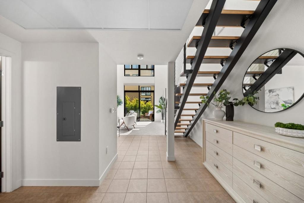 88 Bush Street 2206