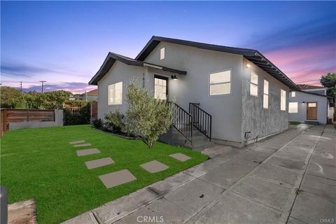 Photo of 1630 S Ridgeley Dr, Los Angeles, CA 90019 (MLS # DW26081910)