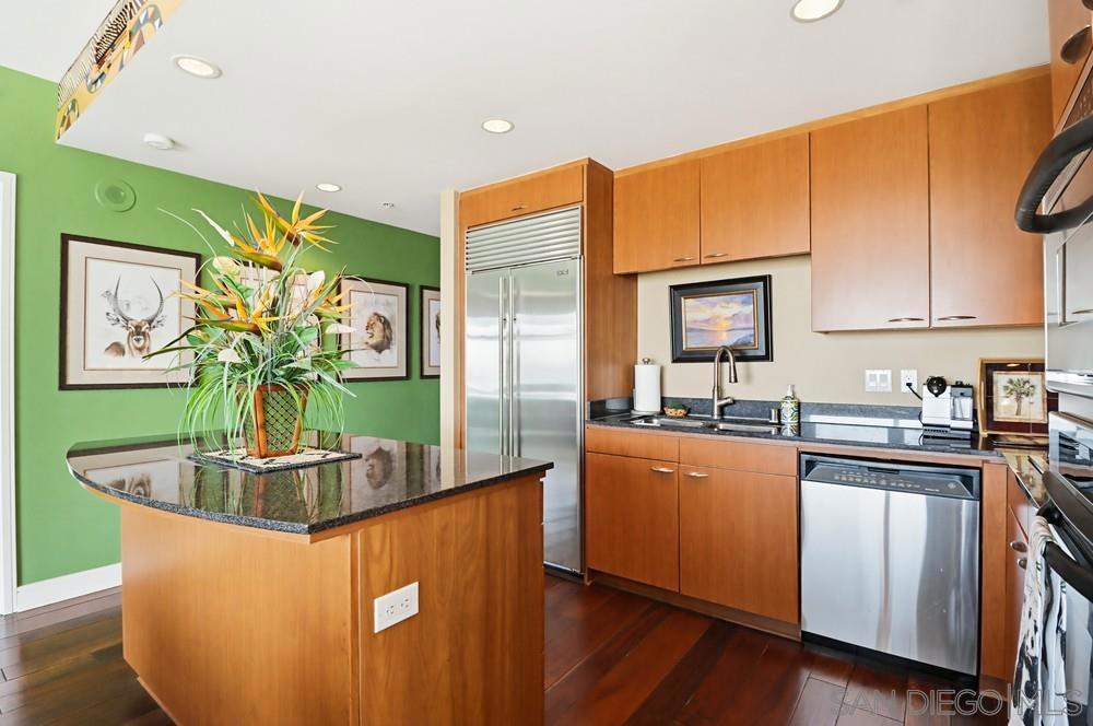 645 Front Street 1806