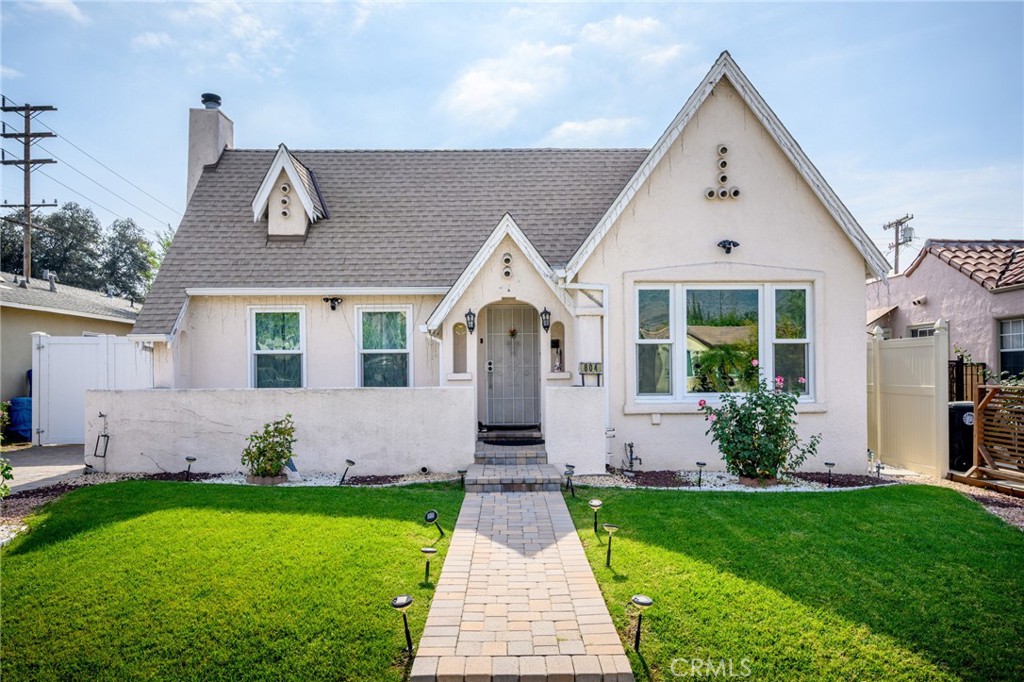 Main image without alt text