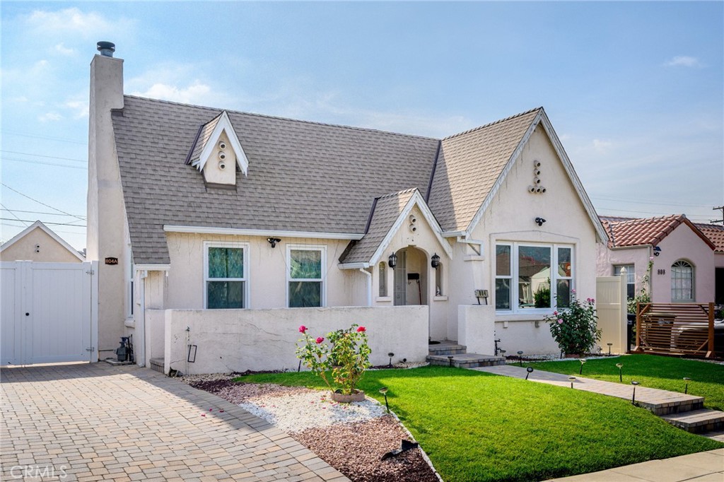 Main image without alt text