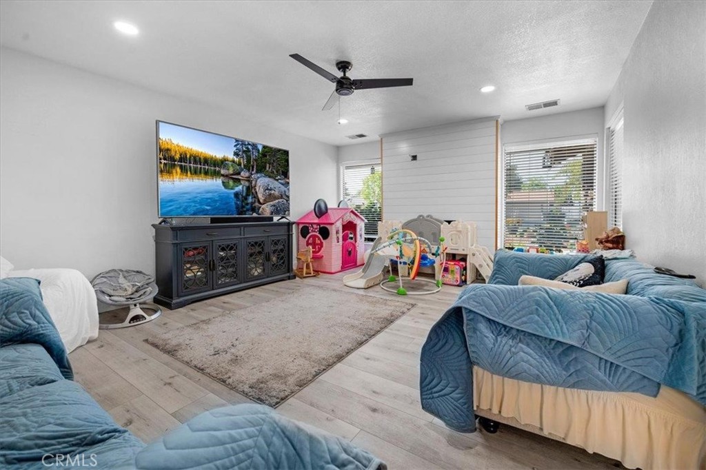 2537 W Verde Avenue
