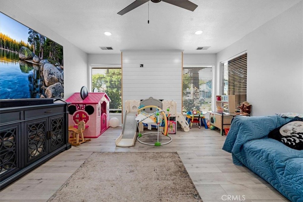 2537 W Verde Avenue