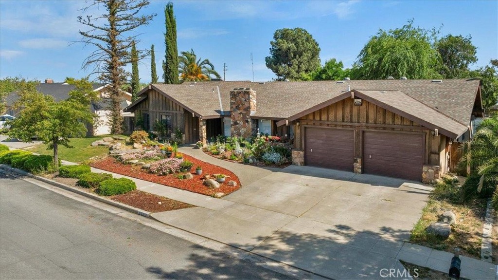 2537 W Verde Avenue