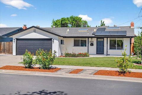 Photo of 1313 Lindsay Way, San Jose, CA 95118 (MLS # ML82041974)