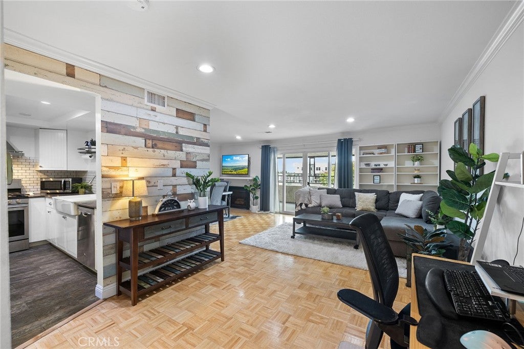 1117 Rosecrans Avenue 15A