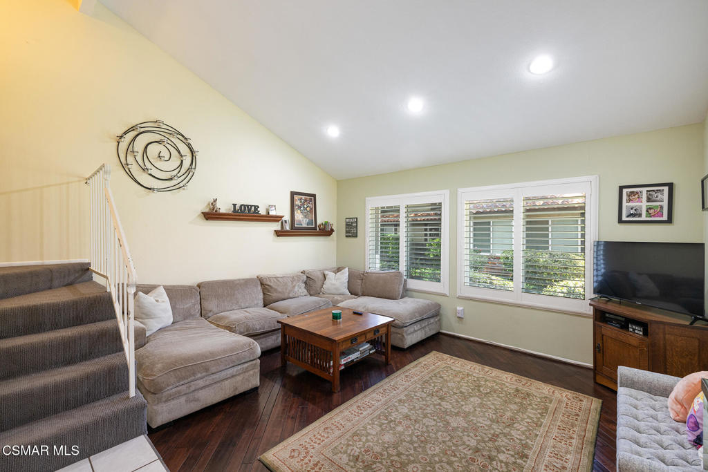 Properties 2 27564 Rondell Street
