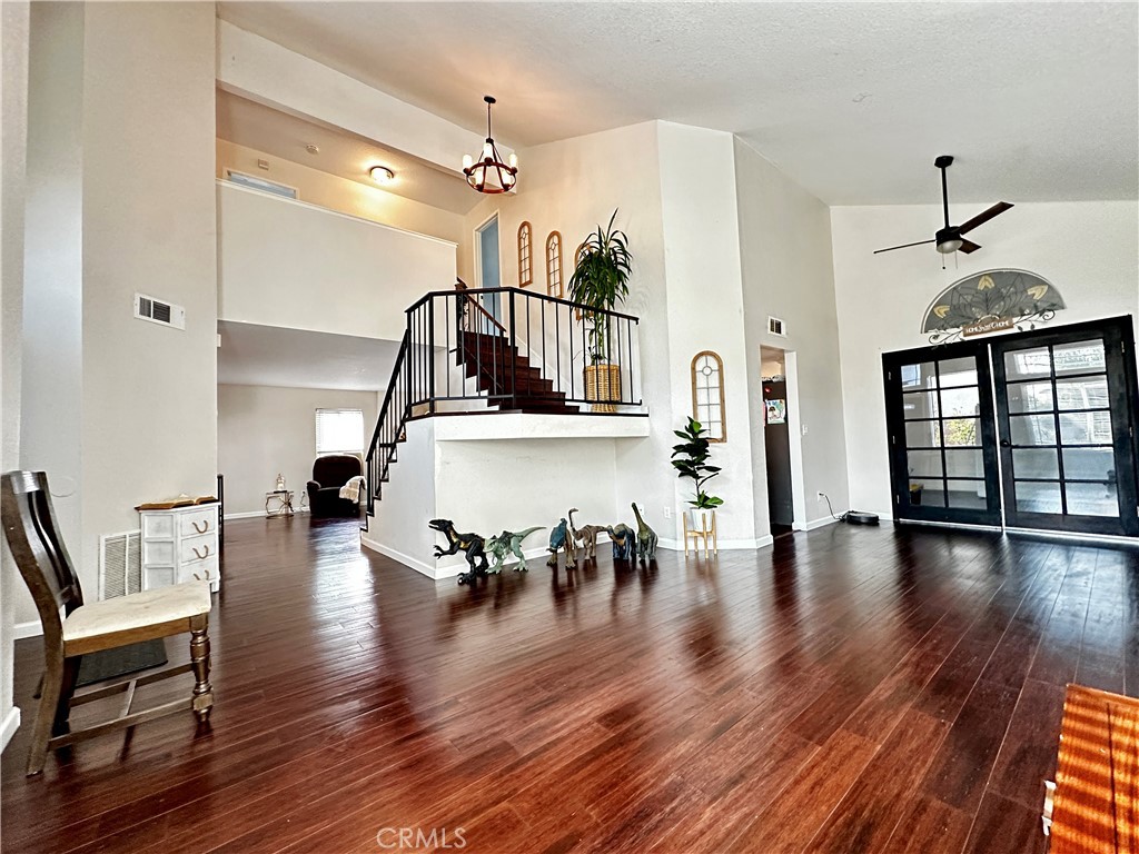 1512 W Sunnyview Dr