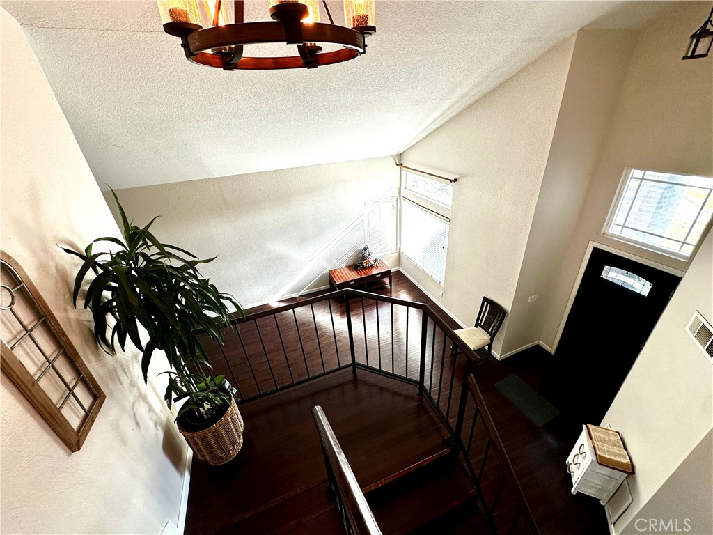 1512 W Sunnyview Dr
