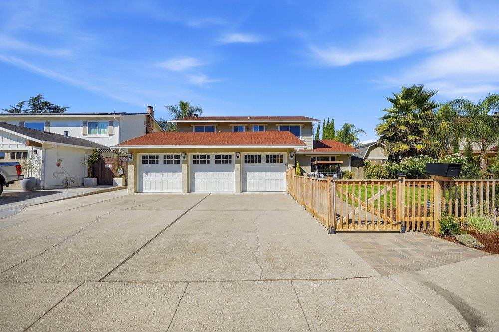 15640 La Sierra Court