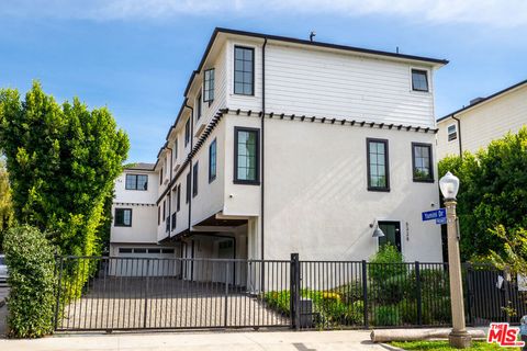 Photo of 5330 Agnes Avenue #1/2, Valley Village, CA 91607 (MLS # 26851557)
