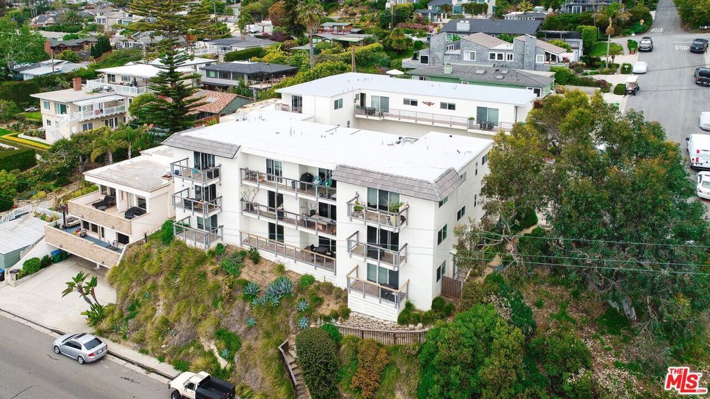 Photo of 222 Arch Street, Laguna Beach, CA 92651 (MLS # 25509615)