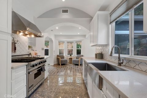 Photo of 19419 Oxnard Street, Tarzana, CA 91356 (MLS # SR25257581)