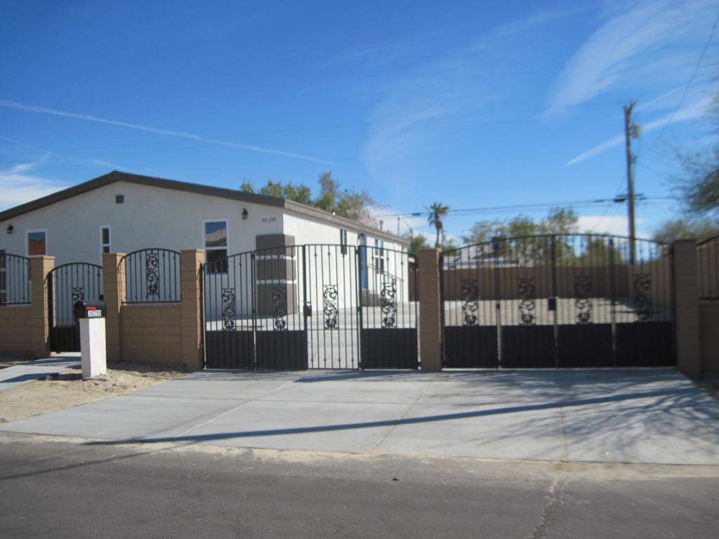 Spacious Mobile Home on permanent Foundation. Home with 4 bedrooms 2 baths and a den that can be used as an office or 5th bedroom. Property has been completely remodeled from top to bottom; new roofing, plumbing, electric, flooring, cabinets, windows, paint, etc. Property is located in a large lot with a double gate with parking for up to 6 cars and an RV. This home has the option to have another mobile home on foundation in the same lot with drainage ready to go (permits required). Rare opportunity for families who operate their own businesses or those who have multi-generational homes. Close to major shopping centers and entertainment areas. Amplia casa de 4 recamaras, 2 banos y den que puede usarse como oficina o 5ta recamara. La propiedad ha sido completamente remodelada de arriba a abajo; techos nuevos, plomeria, electricidad, pisos, gabinetes, ventanas, pintura, etc. La propiedad esta ubicada en un lote grande con una puerta doble con estacionamiento para hasta 6 autos y una casa rodante. Esta casa tiene la opcion de tener una casa movil sobre cimientos con drenaje listo para funcionar (se requieren permisos). Oportunidad unica para familias que operan sus propios negocios o aquellas que tienen hogares multigeneracionales. Cerca de importantes centros comerciales y zonas de entretenimiento.Si esta buscando una casa con suficiente lugar para estacionar todas sus camionetas de trabajo o carros, esta es la casa IDEAL!!!! Llame HOY MISMO! Aqui estamos para ayudarlo!