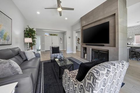 Tiny photo for 48221 Calle Florista, La Quinta, CA 92253 (MLS # 219146756DA)