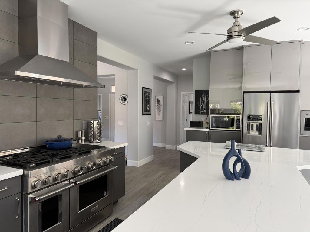 48221 Calle Florista