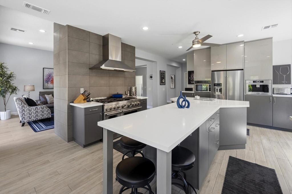 48221 Calle Florista