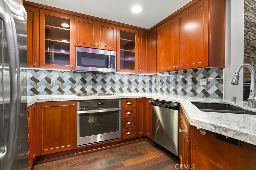 Latitudes South (LATS) - Residential Lease