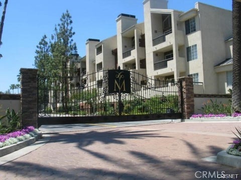 Photo of 5520 Owensmouth AVE, Woodland Hills, CA 91367 (MLS # SR26174045)