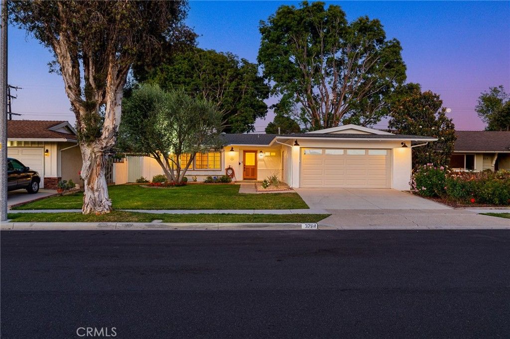 Photo of 3268 Michigan Ave, Costa Mesa, CA 92626 (MLS # OC26095423)