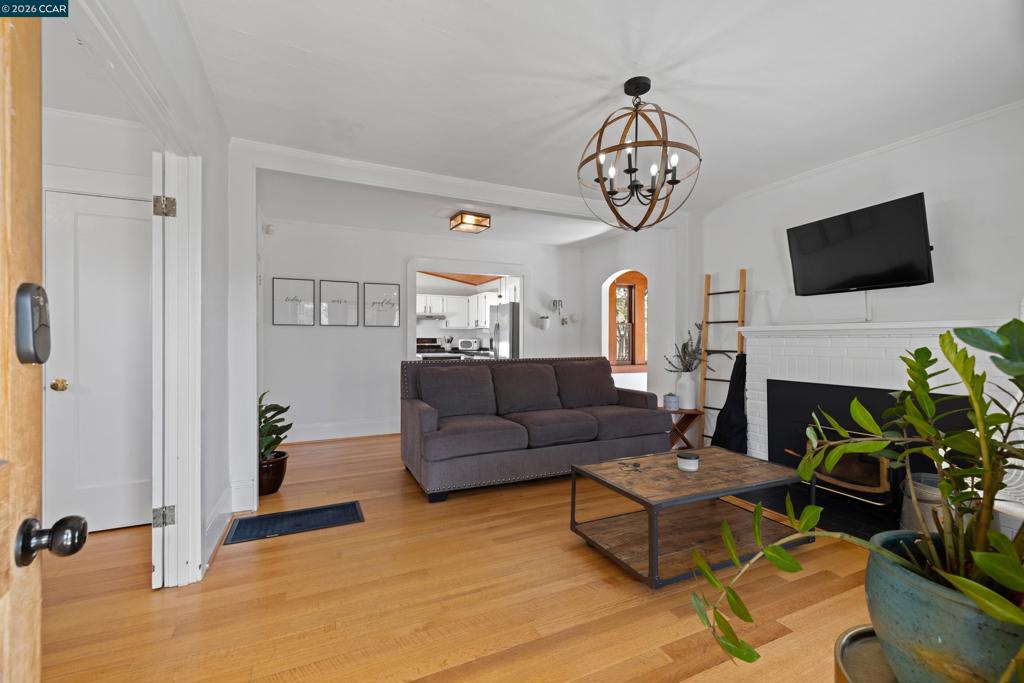 6366 Sunnymere Ave