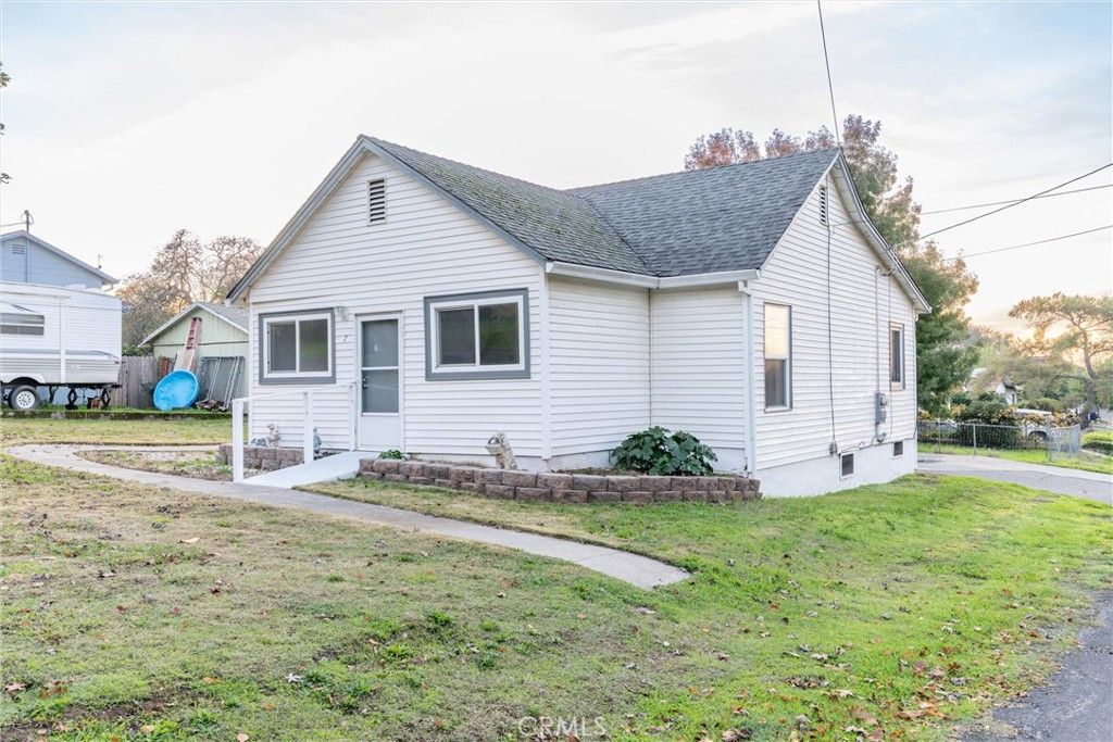 Photo of 7 Acacia Avenue, Oroville, CA 95966 (MLS # SN25265562)