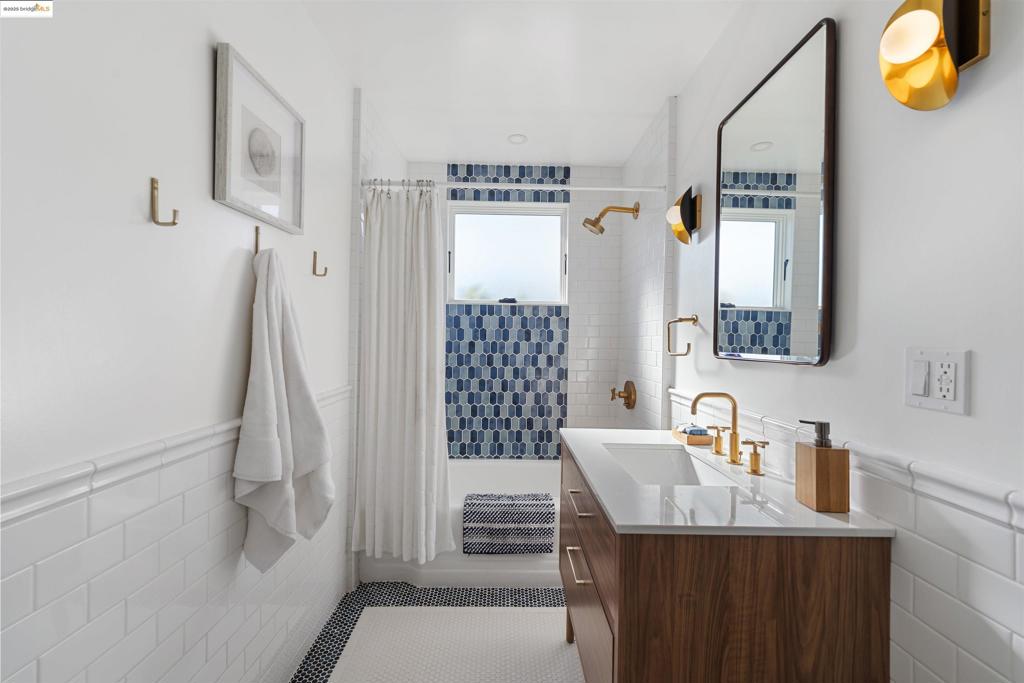 E RICHMOND HGTS - Residential