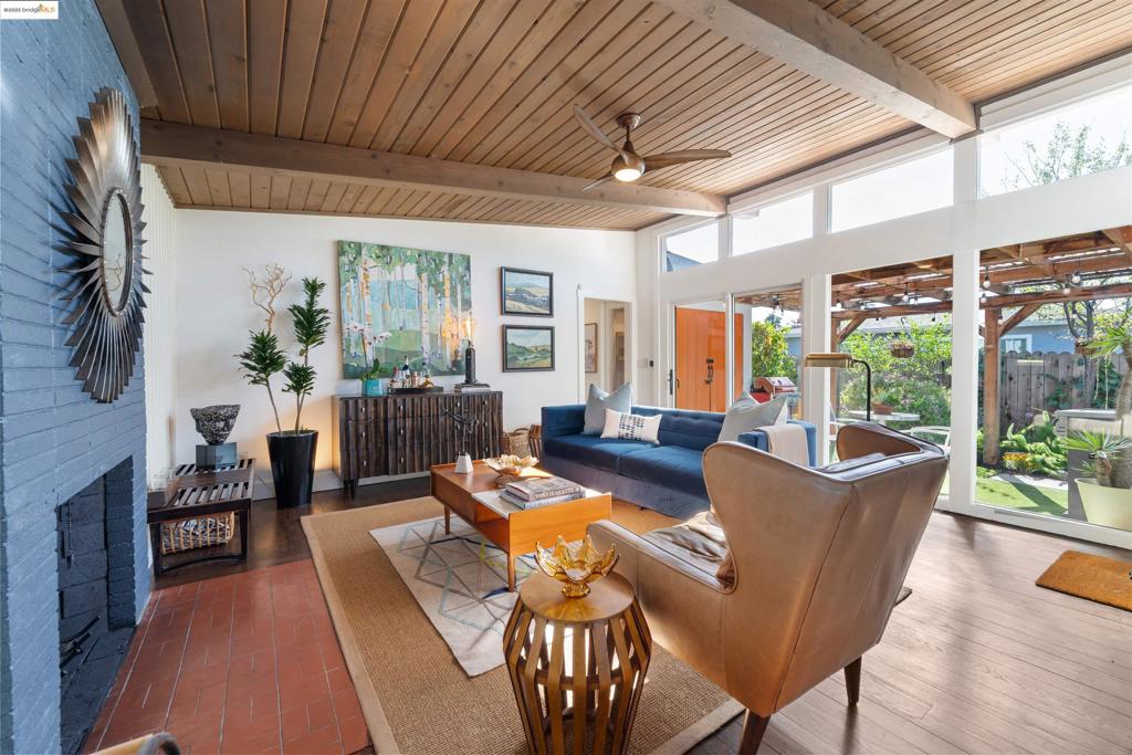 E RICHMOND HGTS - Residential