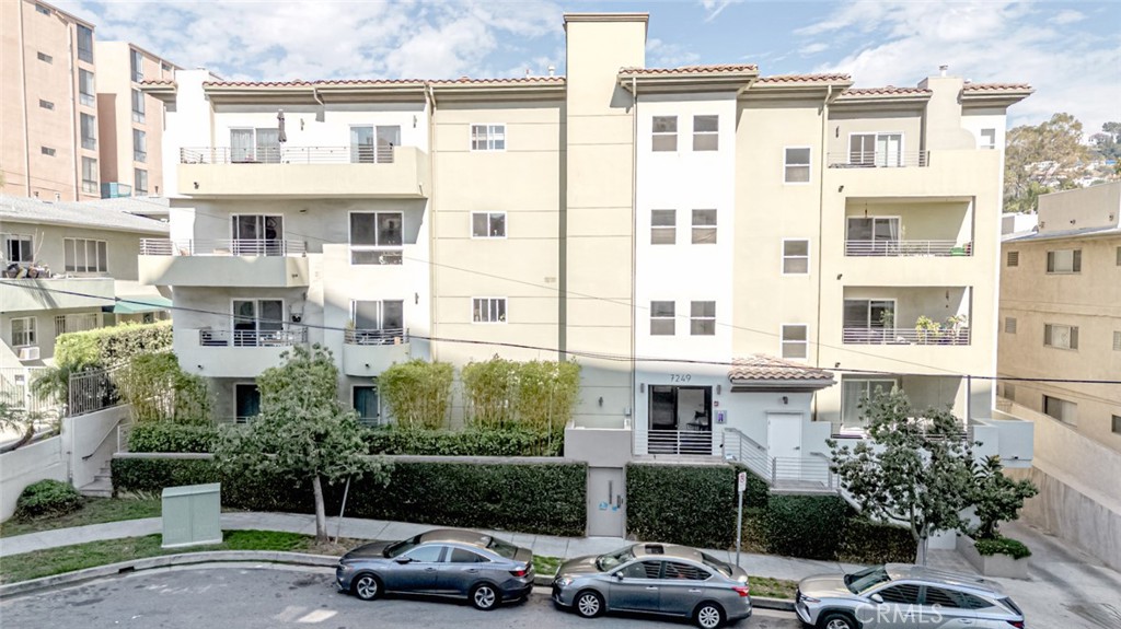 Properties 1 7249 Franklin Avenue 205