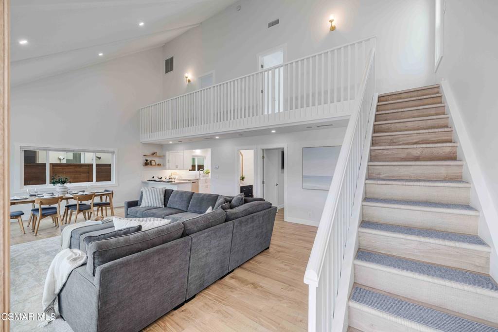 5113 Whitecap Street