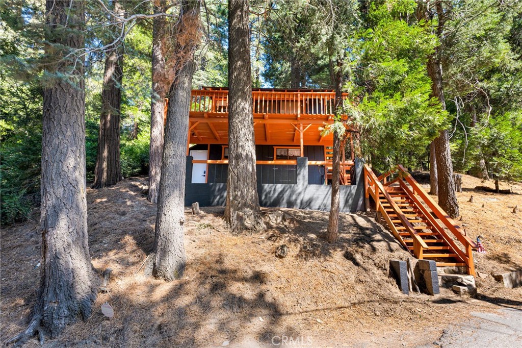 Adorable 2 bedroom, 2 bathroom cabin near the lake and close to town! This well maintain cabin features a freshly painted exterior and is move in ready. Perfect to make it your own. Included in the sale is the adjoining land next to it on the right side, giving you extra space to enjoy. Don't miss this charming cabin retreat!