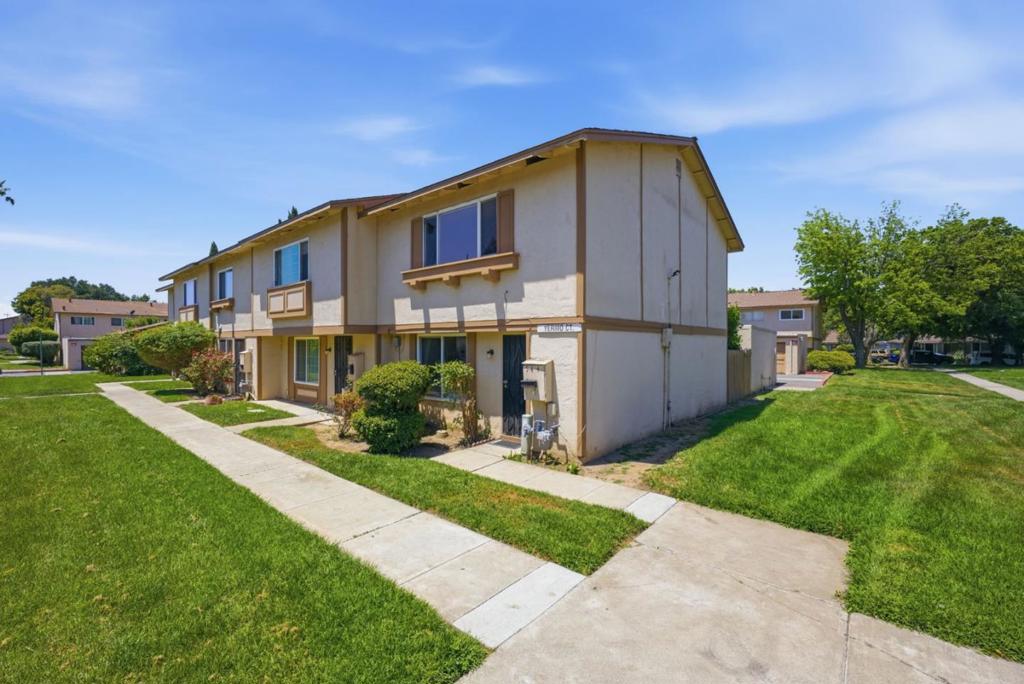 544 Yermo Court