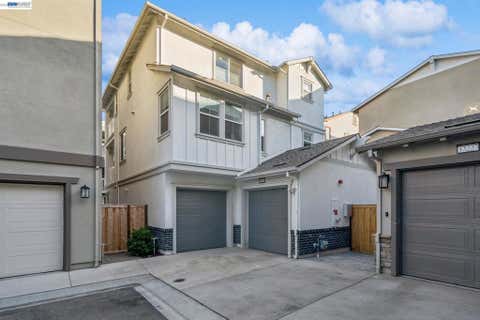 Photo of 37231 Sand Bar Place Pl, Newark, CA 94560 (MLS # 41130576)