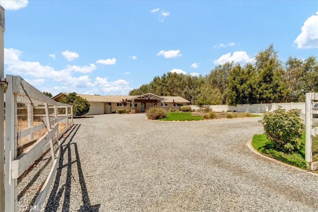 1635 N Elberta Road