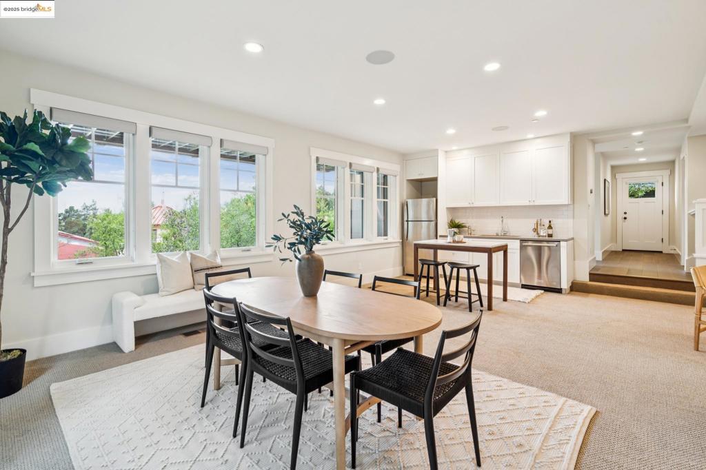 UPPER ROCKRIDGE - Residential