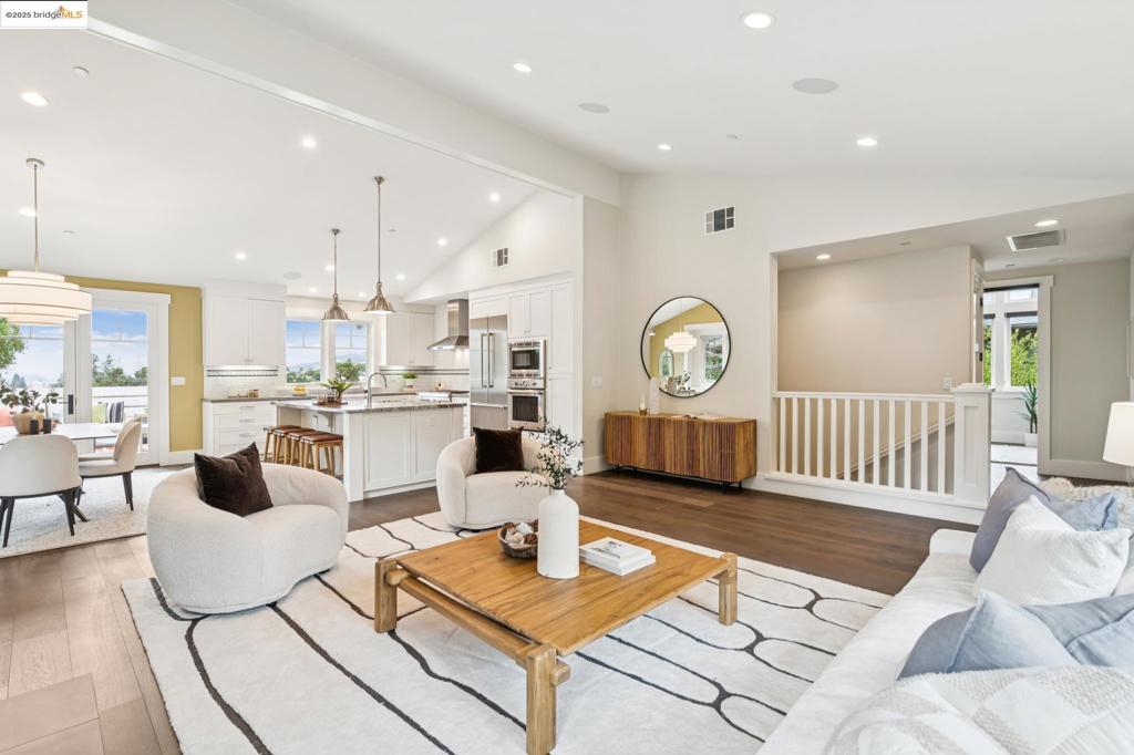 UPPER ROCKRIDGE - Residential