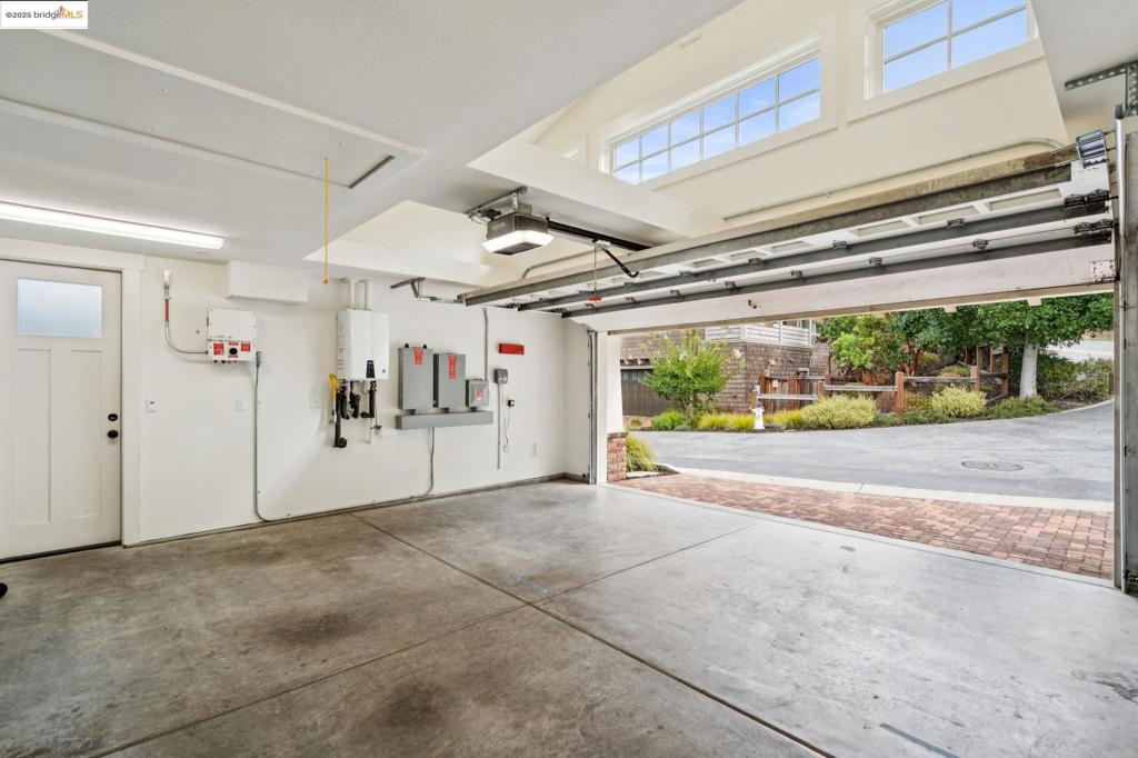 UPPER ROCKRIDGE - Residential