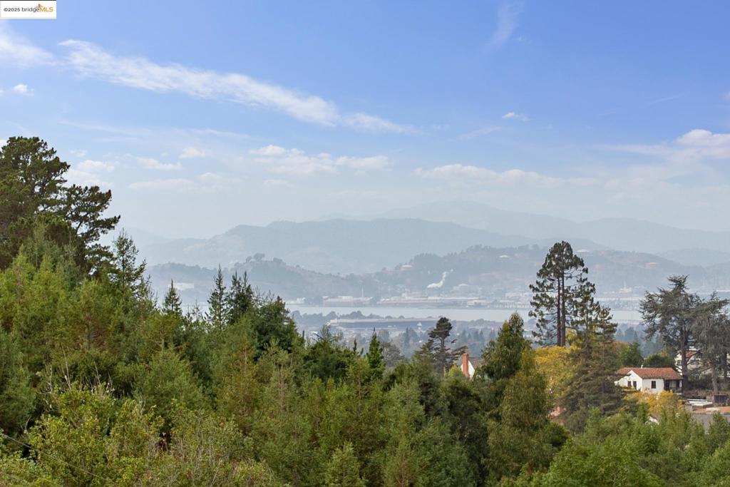 UPPER ROCKRIDGE - Residential