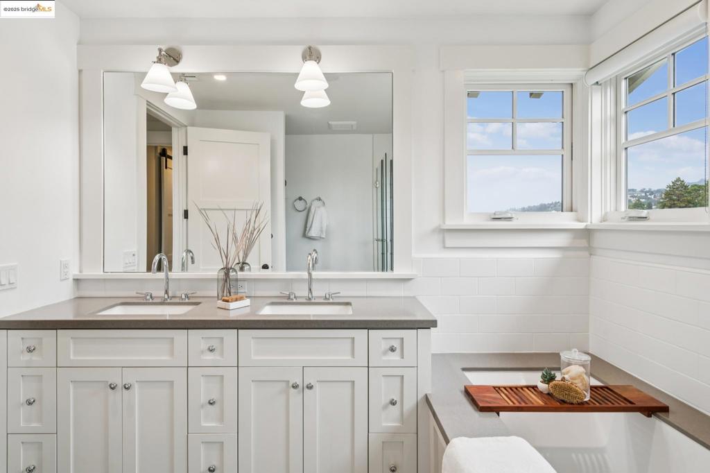 UPPER ROCKRIDGE - Residential