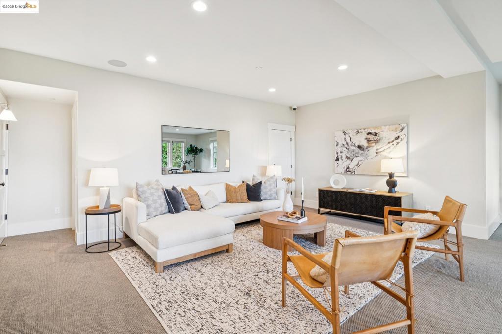 UPPER ROCKRIDGE - Residential