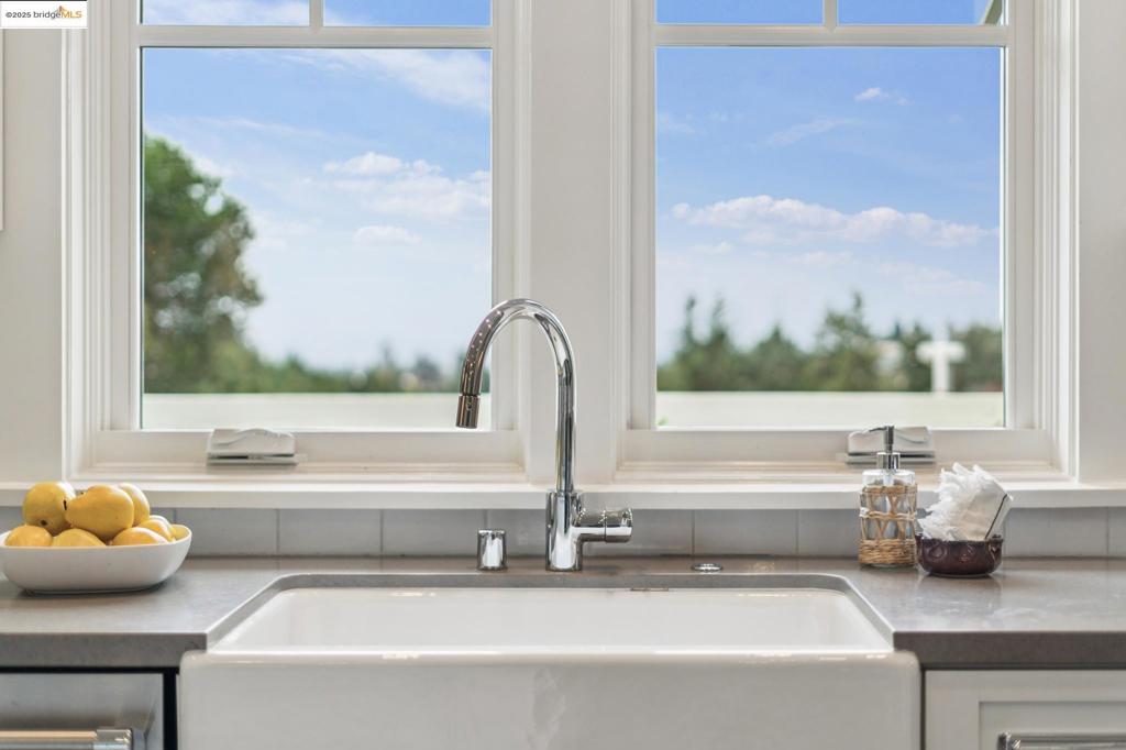 UPPER ROCKRIDGE - Residential