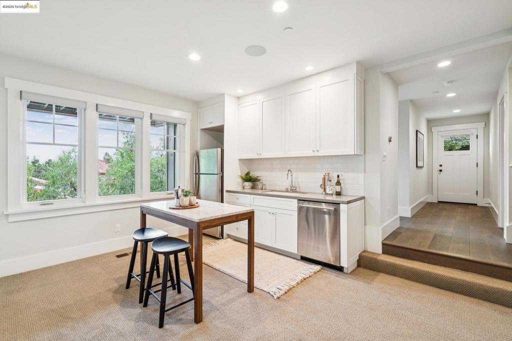 UPPER ROCKRIDGE - Residential