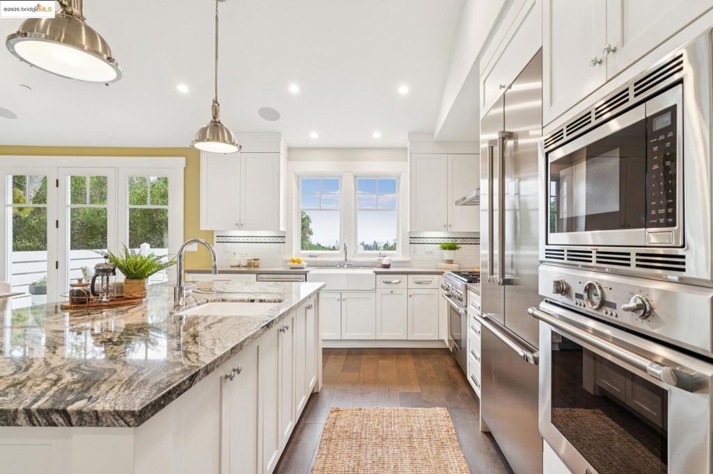 UPPER ROCKRIDGE - Residential