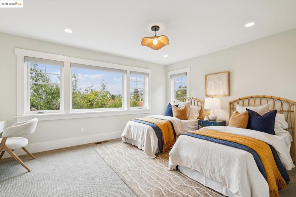 UPPER ROCKRIDGE - Residential