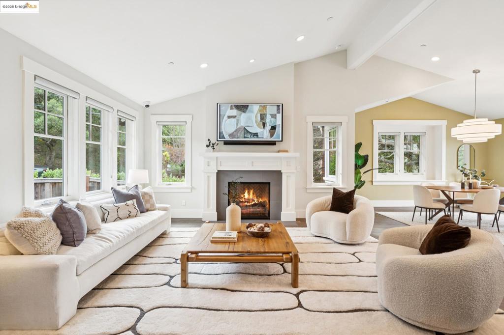 UPPER ROCKRIDGE - Residential